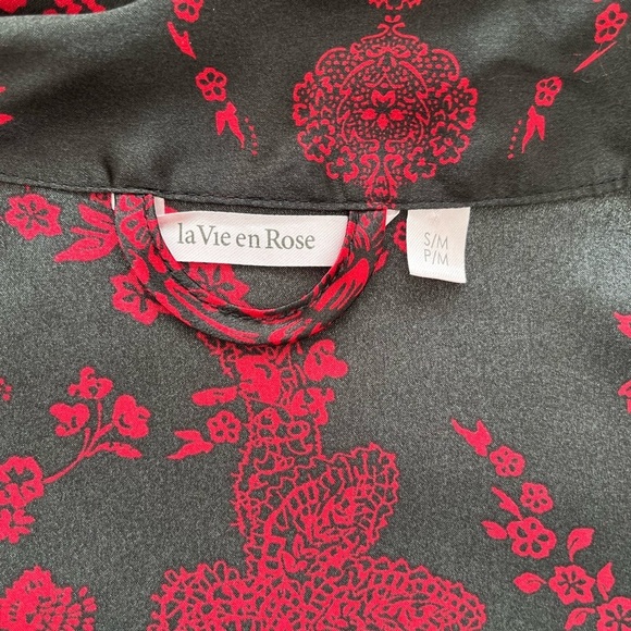 La Vie En Rose Red and Black satin like Robe flowy and. Floral - Picture 6 of 6